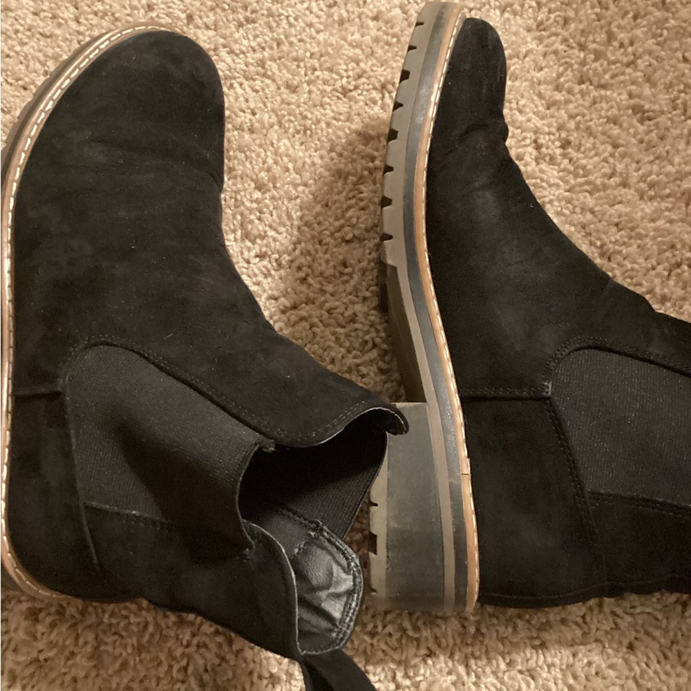 Black suede women’s Chelsea Khan Boots size 8